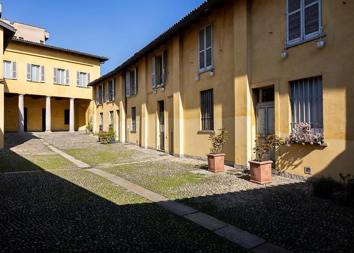 15Th-Century Apt, City-Mxp Train